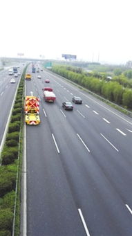 蘇嘉杭高速舉行防撞緩沖車實戰演練，筑牢道路作業安全防線